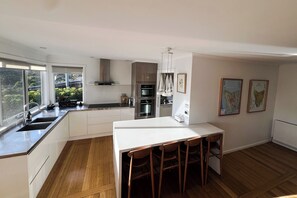 Mikrowelle, Ofen, Herdplatte, Geschirrspüler