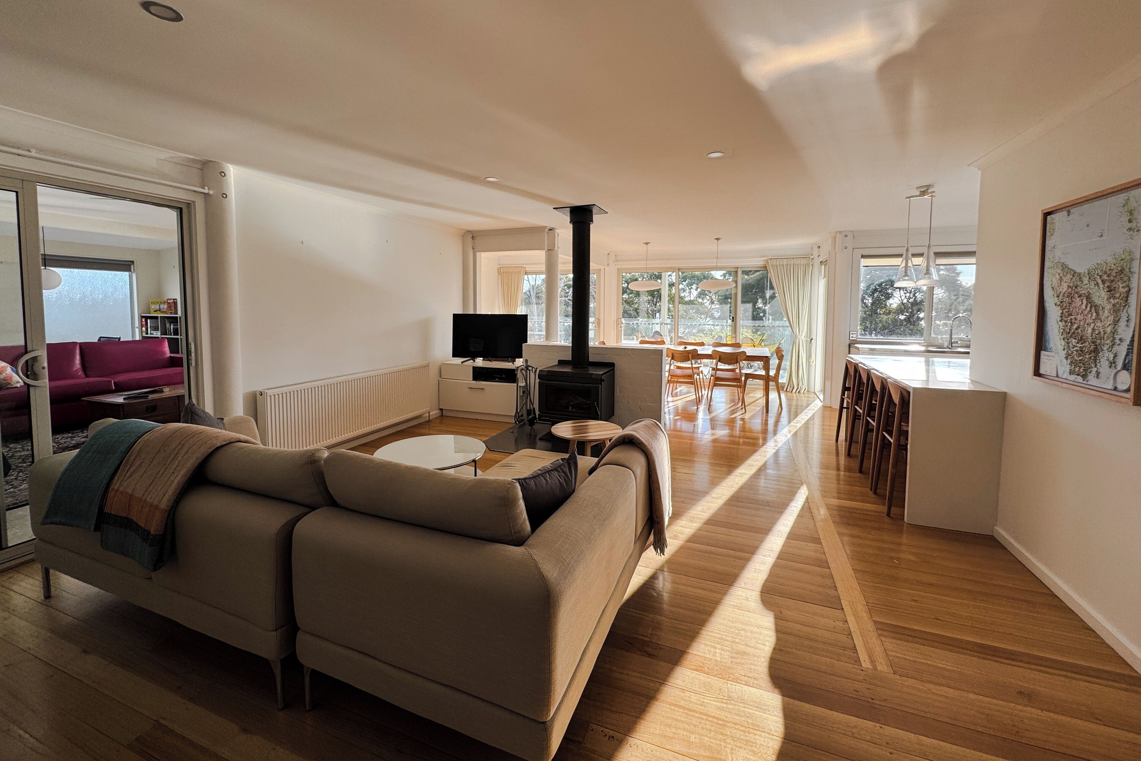 Télévision, cheminée