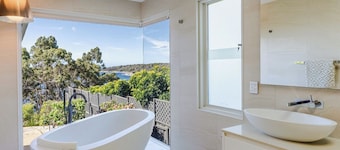 WELHAM ~ Seaside Hideaway @ the Bay of Fires ~ Luxury 3 bed 2.5 bath beachhouse