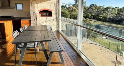 WELHAM ~ Seaside Hideaway @ the Bay of Fires ~ Luxury 3 bed 2.5 bath beachhouse
