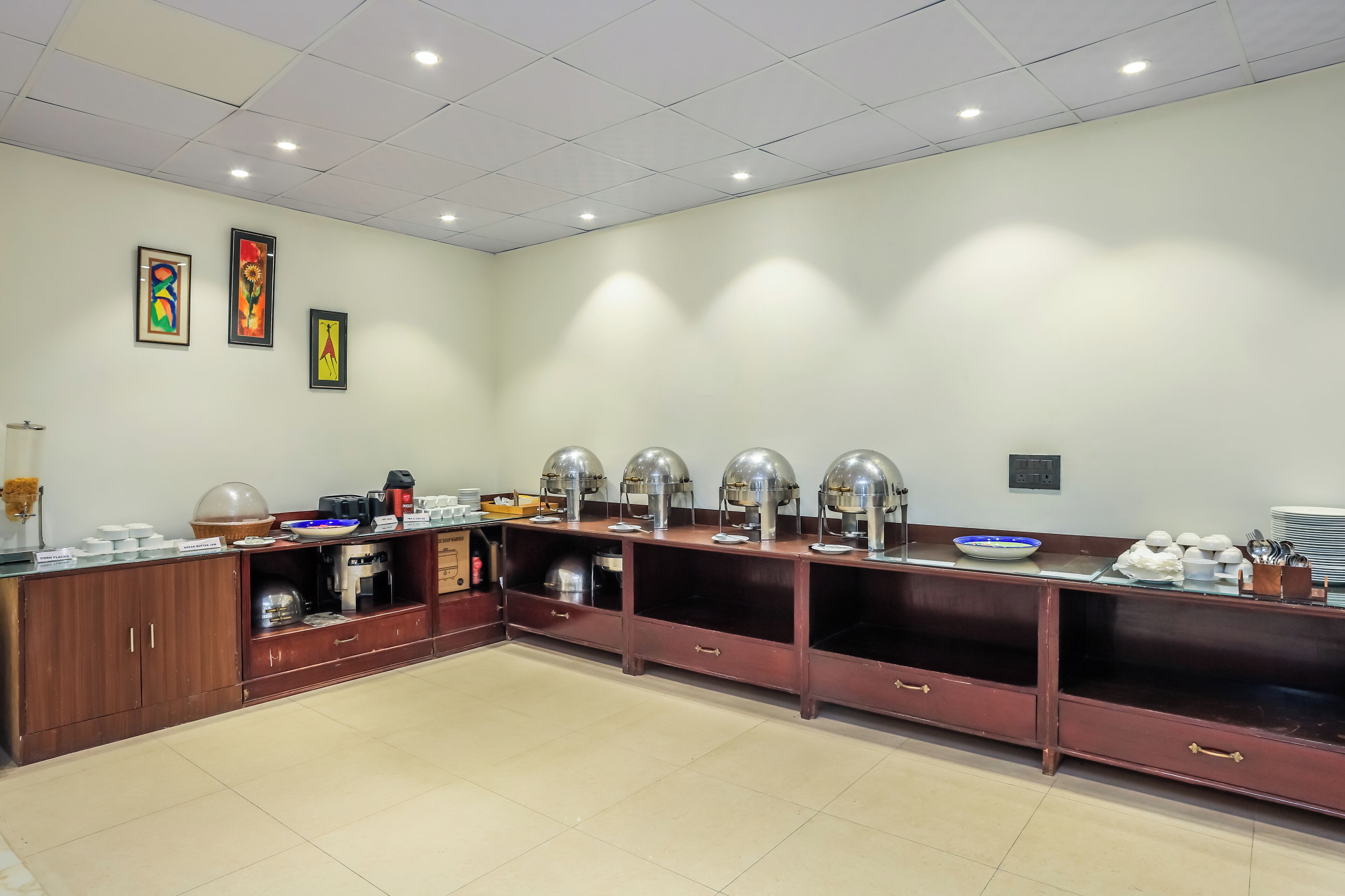 بوفيه فطور يوميًا بتكلفة قدرها (350 INR للشخص)