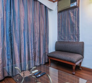 Suite | Memory foam beds, free WiFi, bed sheets