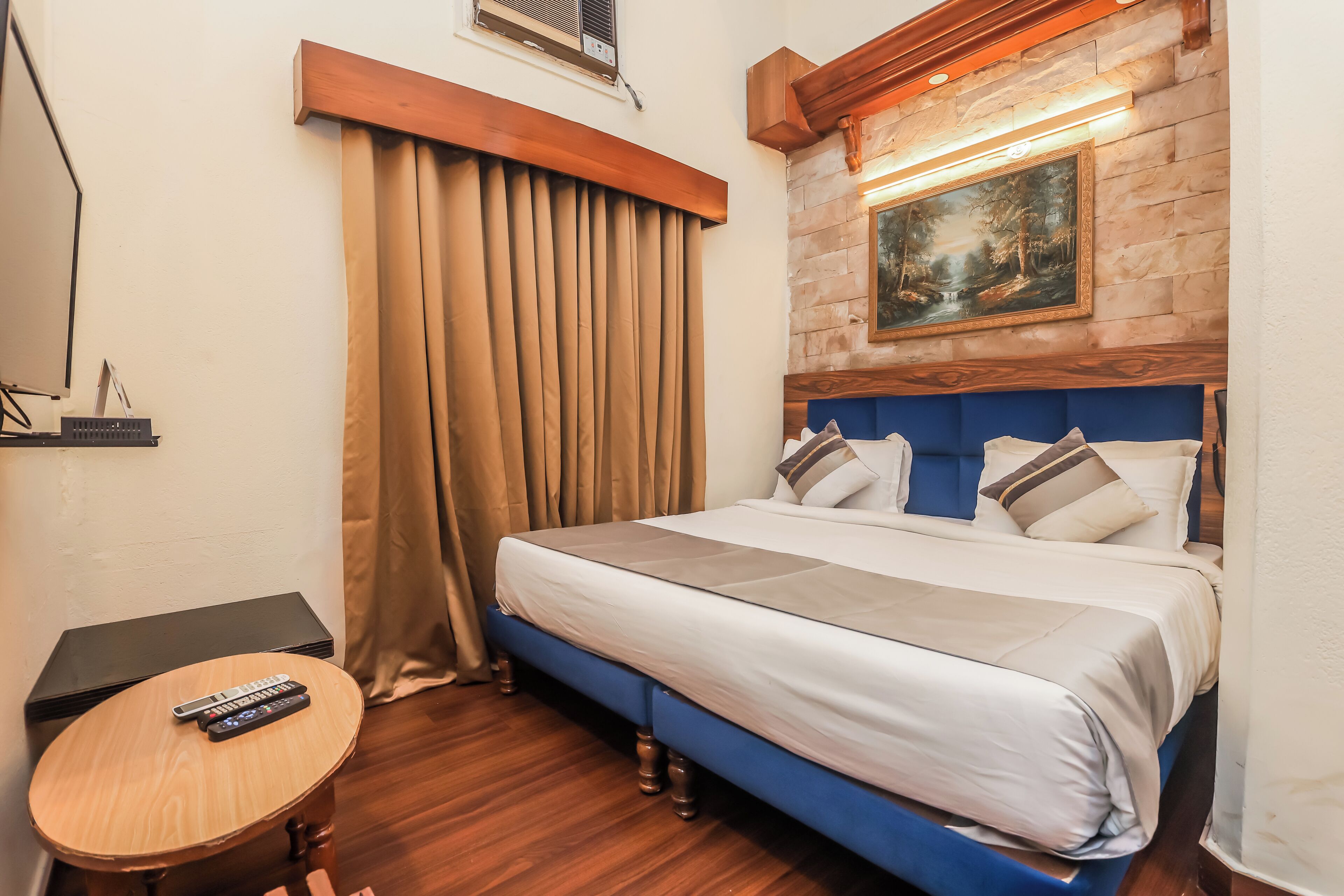 Rom – standard, byutsikt | Memory foam-senger, wi-fi (inkludert) og sengetøy