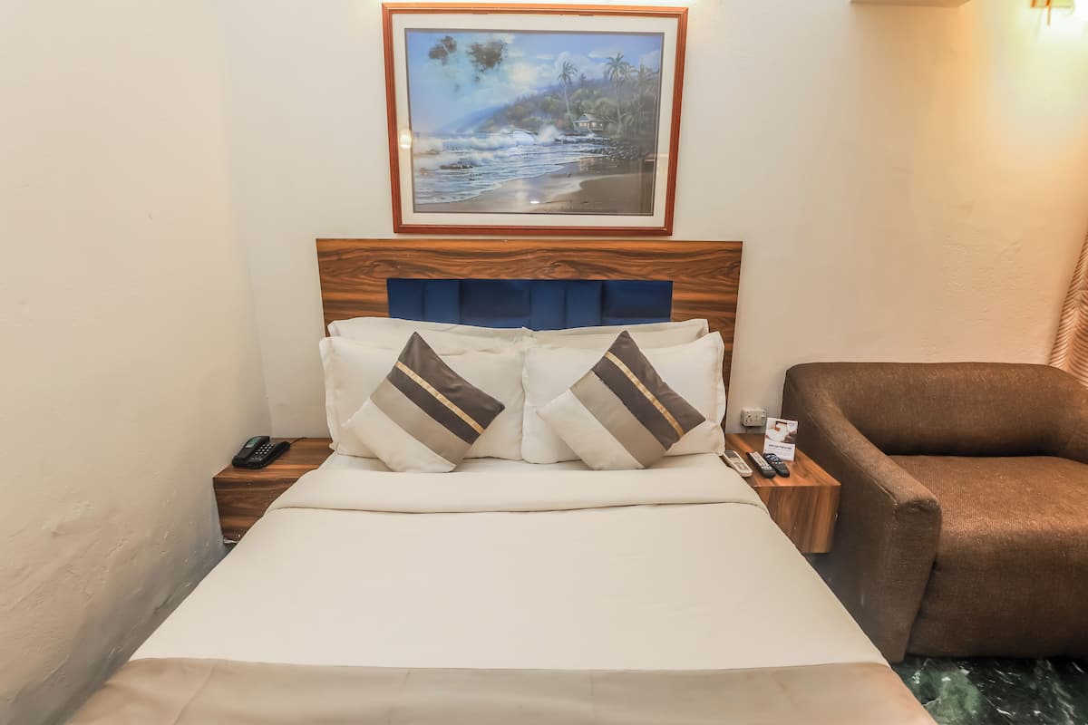 Lit avec matelas en mousse à mémoire, bureau, accÚs au Wi-Fi (inclus)