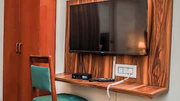 Suite | Desk, free WiFi