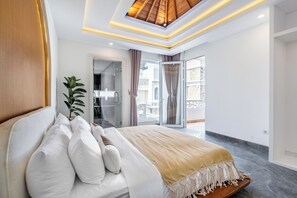 Deluxe Villa, 2 Bedrooms, Balcony, Pool View