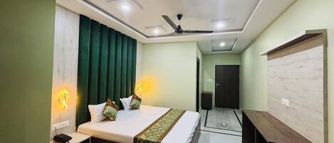 デラックス ダブルルーム | ノートパソコン用作業スペース、WiFi (無料)