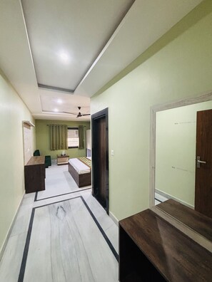 Family Double Room | Laptop workspace, free WiFi