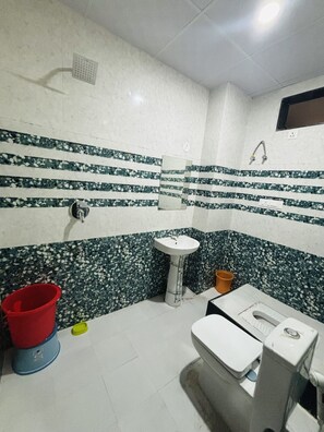 Classic Double Room | Laptop workspace, free WiFi