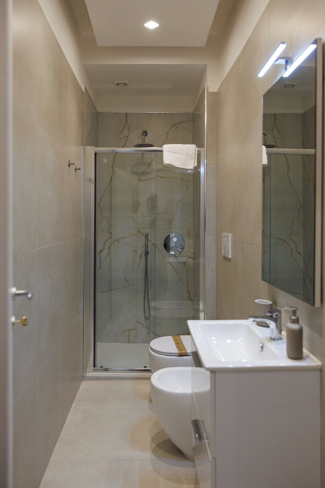 Doccia, asciugacapelli, bidet, asciugamani