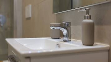 Doccia, asciugacapelli, bidet, asciugamani