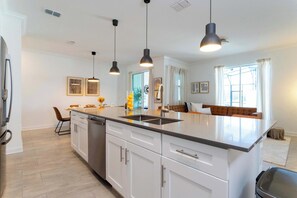 Fridge, microwave, oven, stovetop - Stylish & Fun Retreat, Pool, Themed Rooms (Kissimmee)