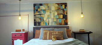 The Burrow: Creative Retreat & Showroom Stay in Frog Rock