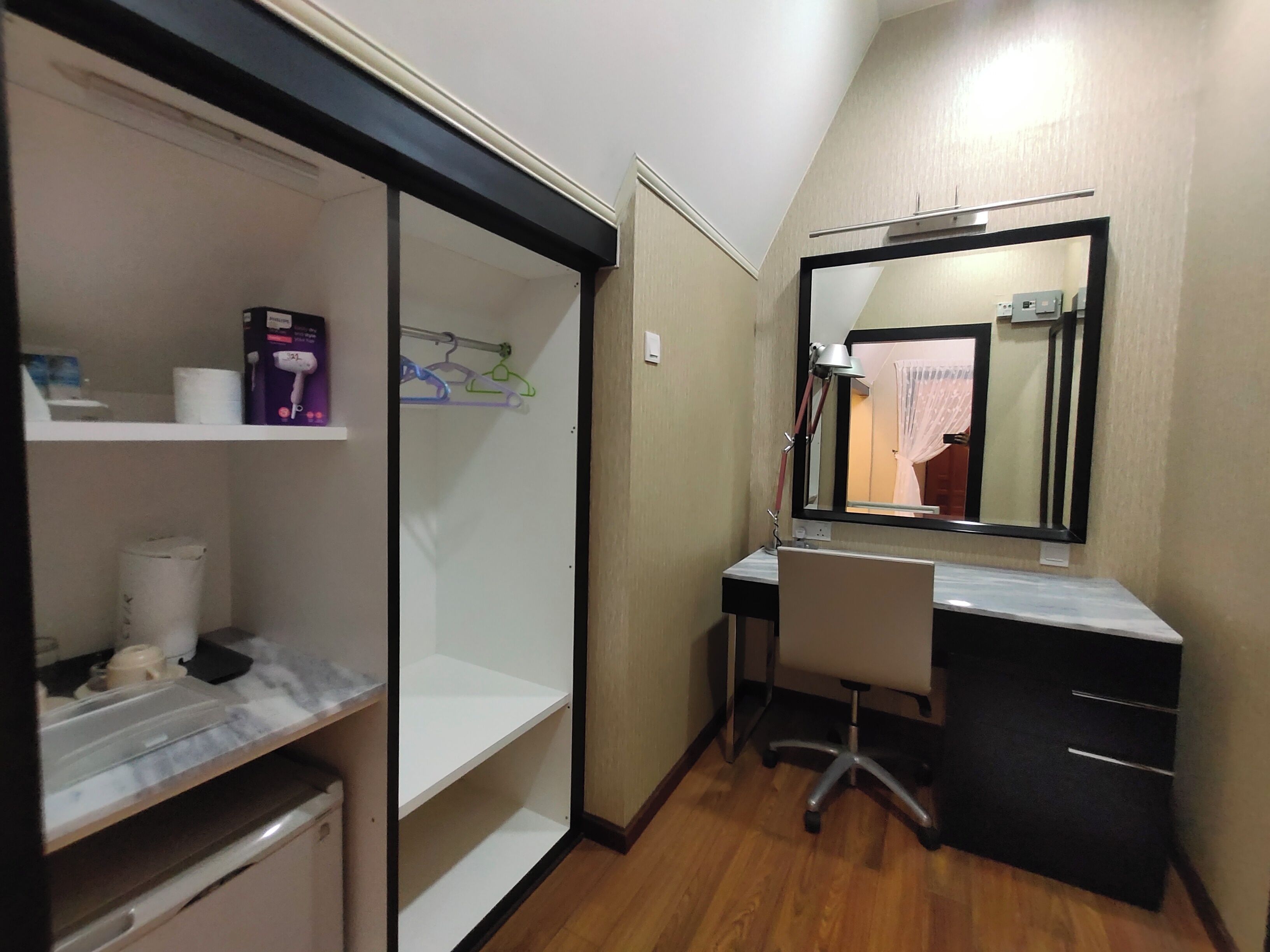 Douche, bidet, serviettes fournies