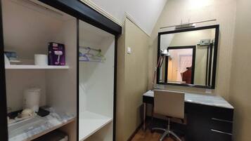 Douche, bidet, serviettes fournies