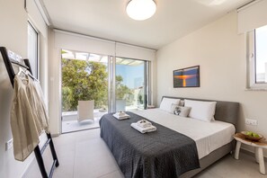 4 bedrooms, in-room safe, iron/ironing board, free WiFi