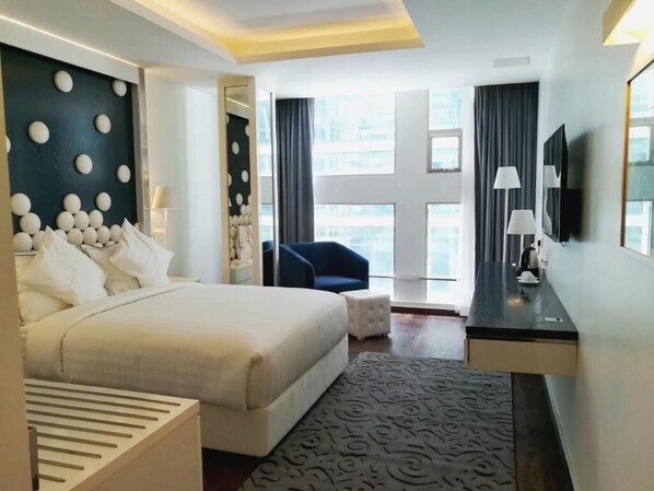 9 bedrooms, iron/ironing board, internet, bed sheets