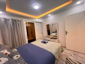 2 bedrooms, iron/ironing board, WiFi
