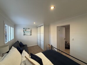 1 bedroom, bed sheets