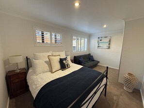 1 bedroom, bed sheets