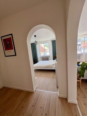 1 bedroom, bed sheets