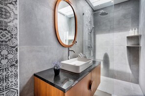 Deluxe Villa, 2 Bedrooms, Private Pool, Pool View | Bathroom | Shower, rainfall showerhead - Private Pool Villa Dacira by Orivista (Canggu)