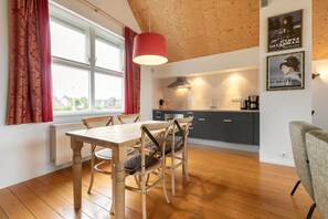 Dining - Waterfront escape with marina views (Terherne)