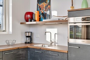 Refrigerador, microondas, lavavajillas, cafetera/tetera