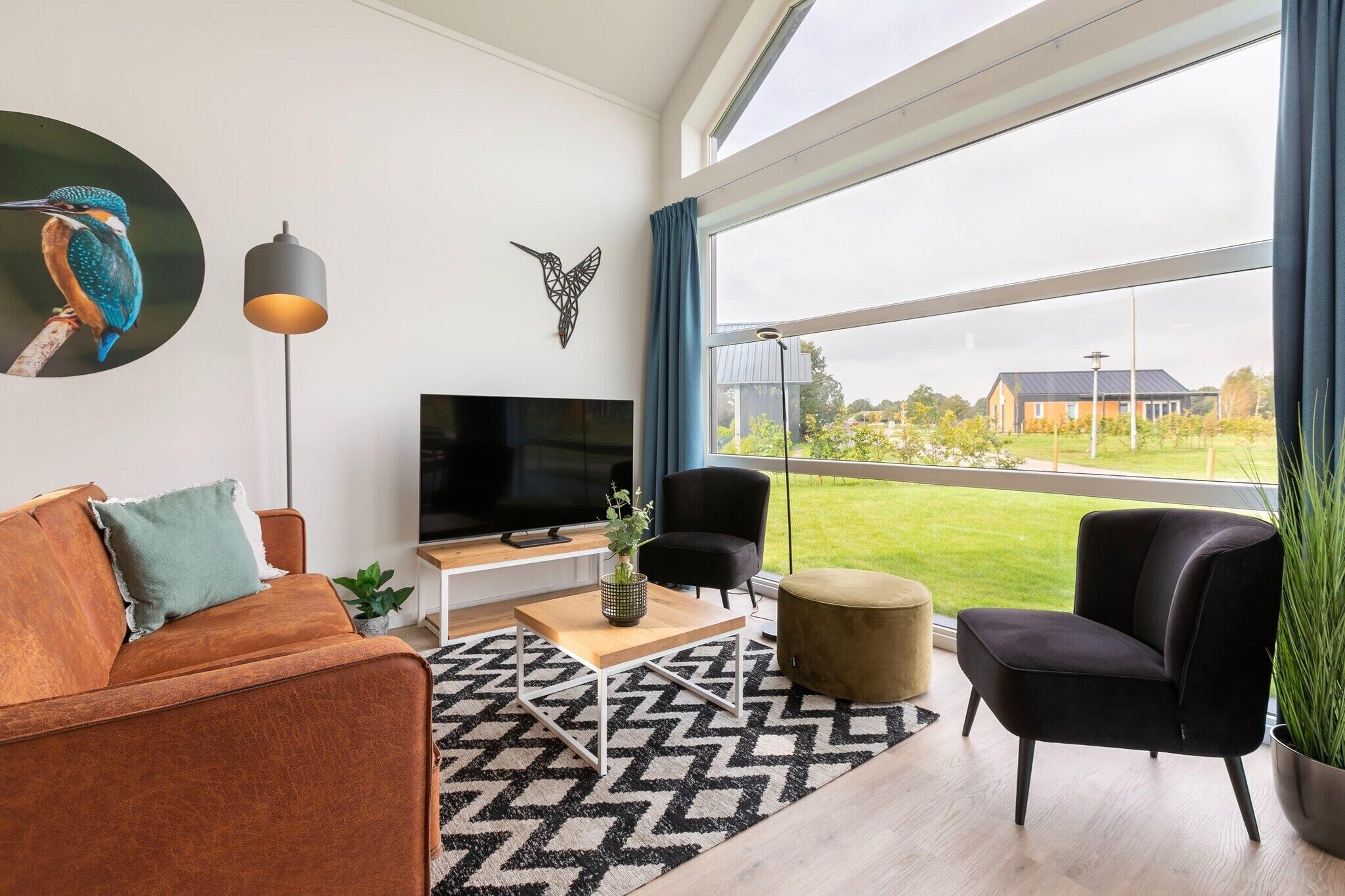 Una Smart TV, una chimenea