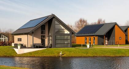 Tranquil villa for 6 guests with patio