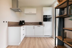 Refrigerador, microondas, lavavajillas, cafetera/tetera