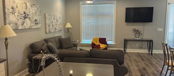 Modern Near Downtown & Hospitals – Greenville Stay