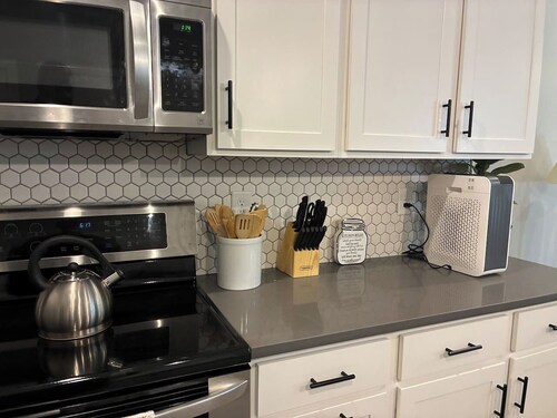 Modern Near Downtown & Hospitals – Greenville Stay