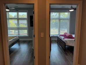 2 habitaciones, escritorio, tabla de planchar con plancha y wifi gratis