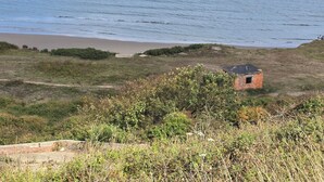 På stranden