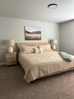 6 bedrooms, iron/ironing board, WiFi, bed sheets - Bluebird Hideout – New Modern Mountain Escape – Near Slopes & Lake (Heber City)