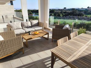 تناول الطعام بالخارج