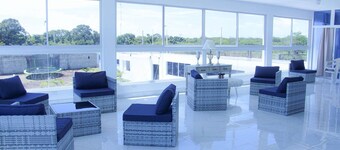 Private Villa w Pool & BBQ Up to 25 Guests