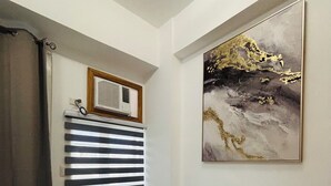 1 bedroom, iron/ironing board, internet - Serene Getaway with Prime Emperador View (Iloilo City)