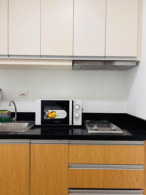 Fridge, microwave, stovetop