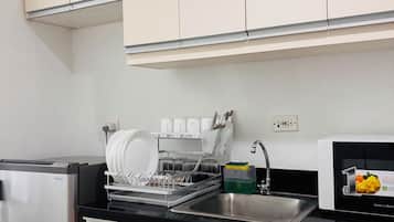 Fridge, microwave, stovetop