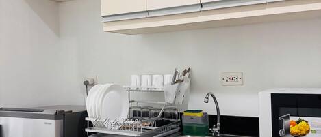 Fridge, microwave, stovetop