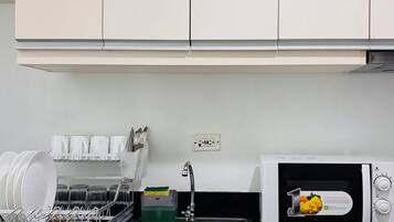 Fridge, microwave, stovetop