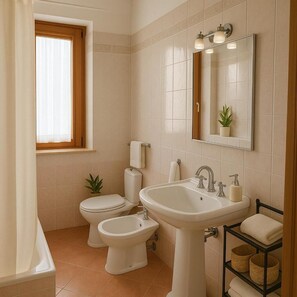 Jetted bath, hair dryer, towels - Segesta - Vieux Centre Historique (Salemi)