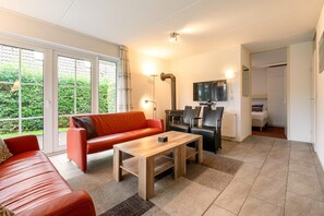 Smart TV - Tranquil wellness bungalow with garden (Eernewoud)