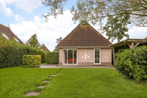 Exterior - Tranquil wellness bungalow with garden (Eernewoud)