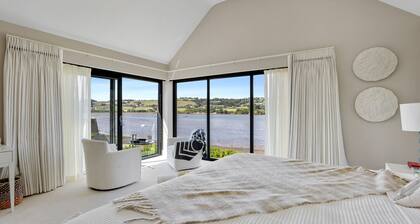 Gable View - Luxury Riverside Sanctuary