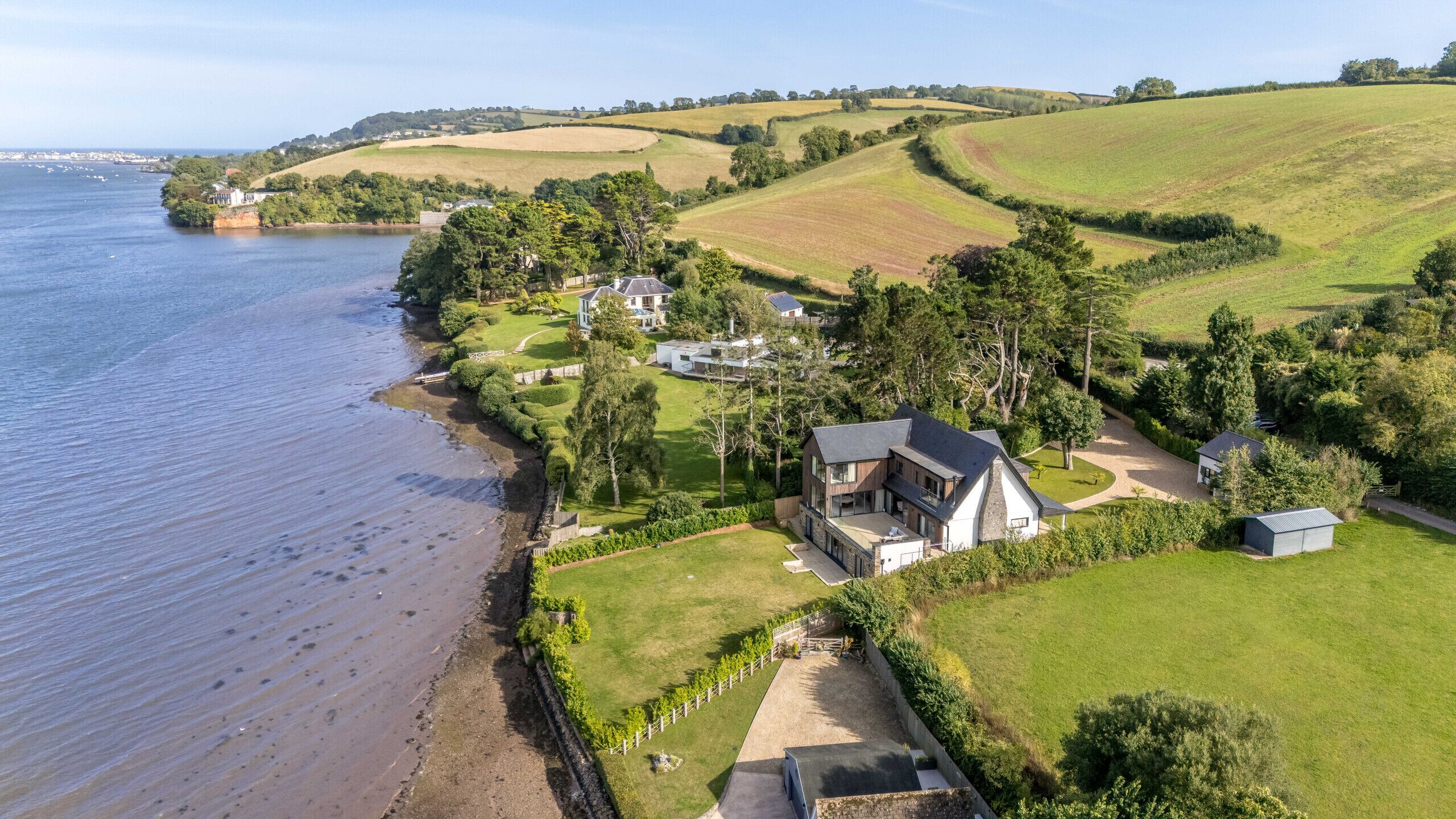 المنشأة من الخارج