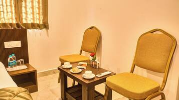 Standard Double Room | Desk, laptop workspace, free WiFi