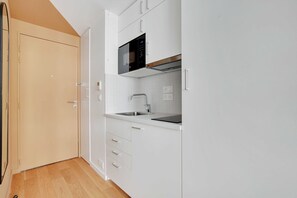 冰箱、微波炉、茶具/咖啡用具、厨具/餐具